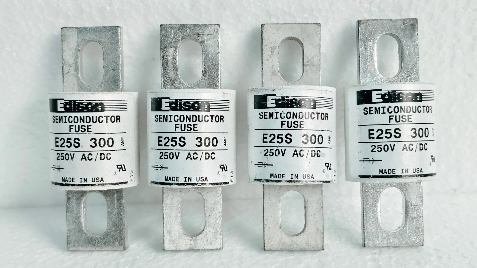 Edison e25s 350 / E25S 350 Semi Conductor Fuse 300 AMP Lot of 04 Pcs
